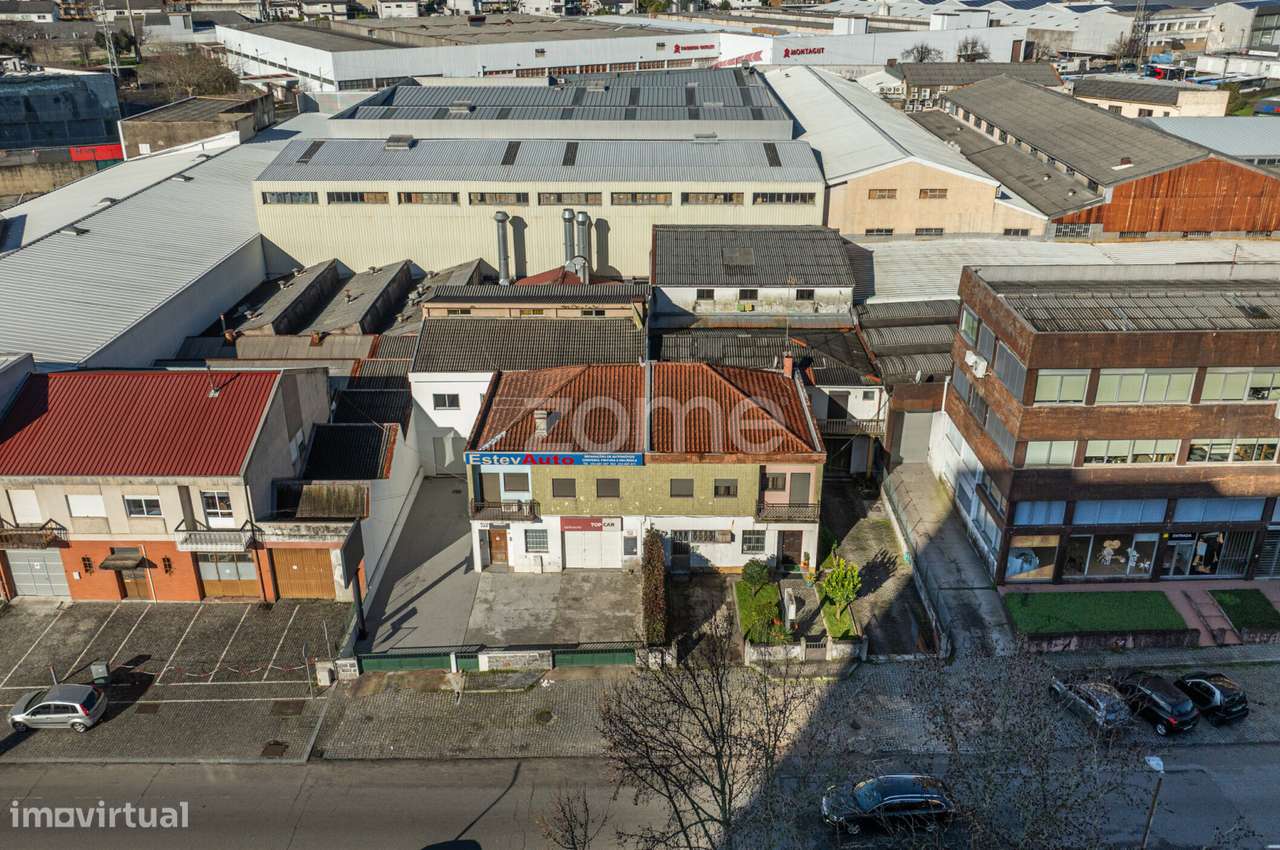 Propriedade de Grande Dimensão com Habitação e Área Industrial - Grande imagem: 3/27