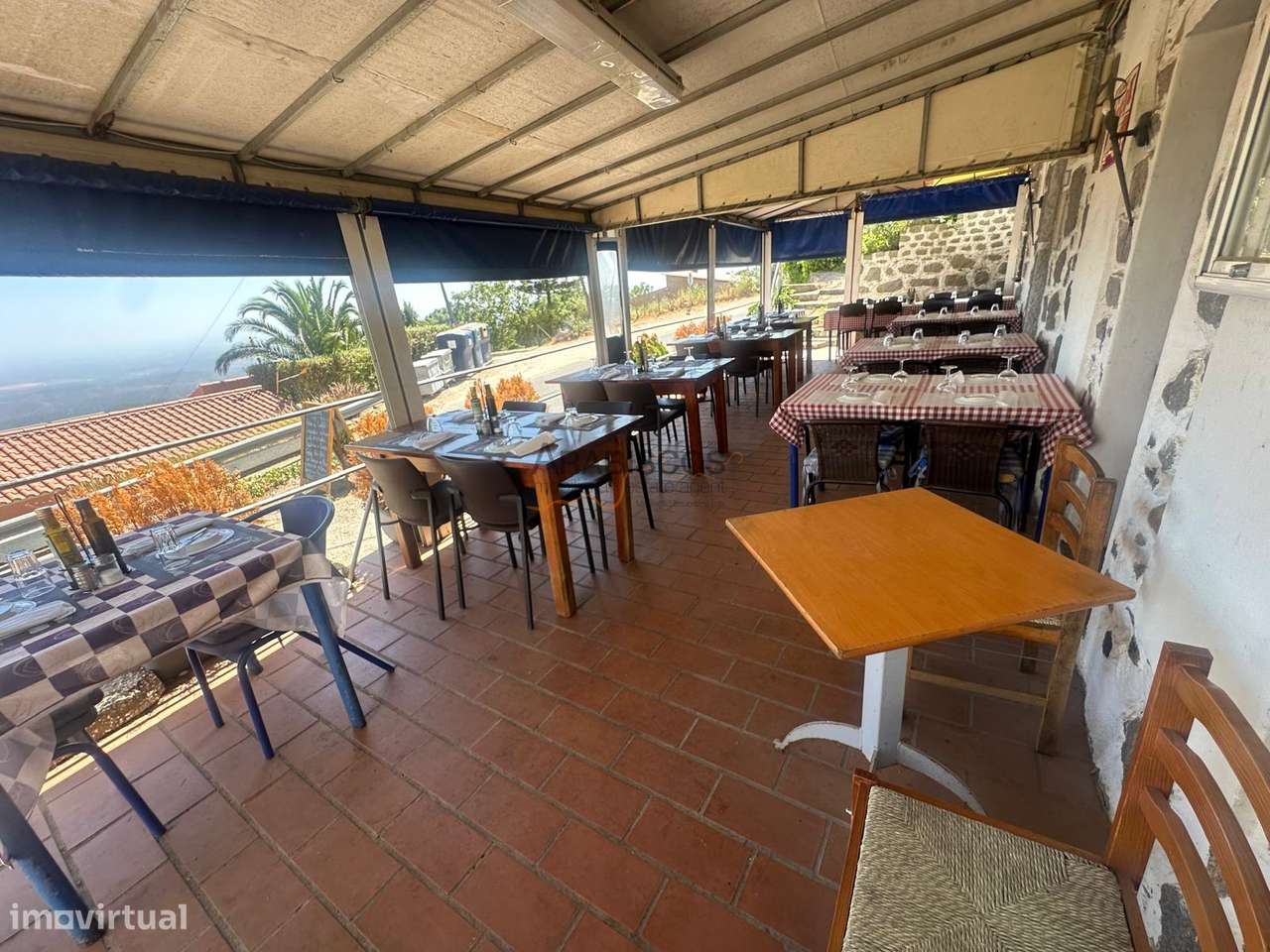 Prédio - Habitação - Comércio - Duas Entradas - Esplanada - Vista Mar - Grande imagem: 3/21