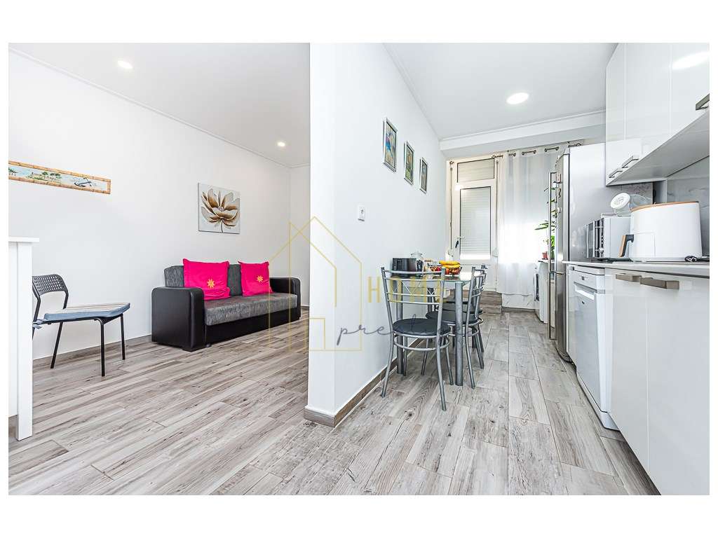 Apartamento T1 Totalmente Remodelado-5