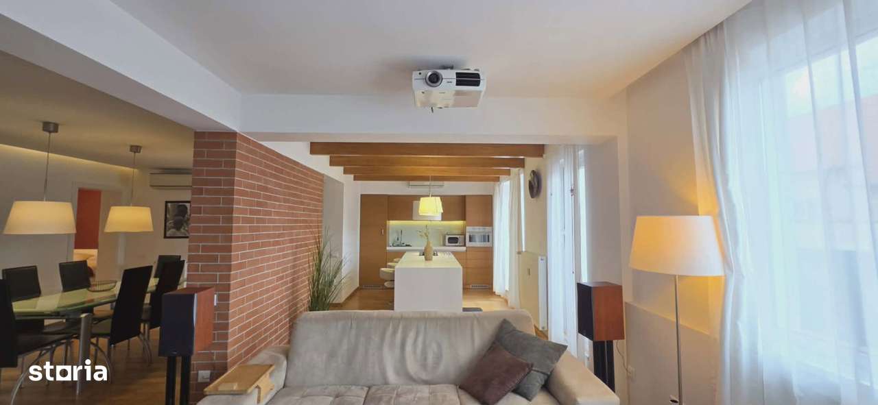 Apartament exclusivist 4 camere de vânzare, central, pietonal-1