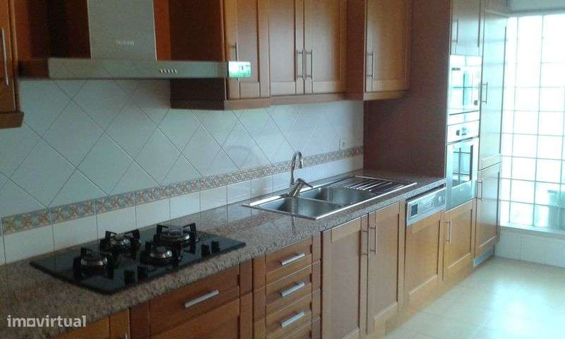 Apartamento T1 com garagem no centro da Solum - Grande imagem: 4/12