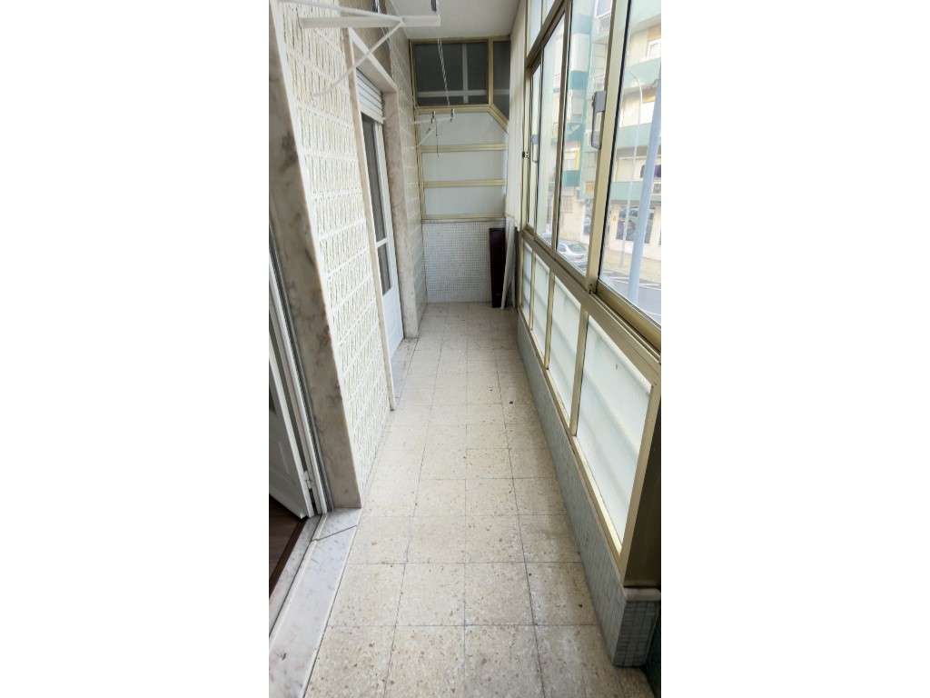 T2 semiequipado c/ elevador nas Portas de Benfica - Grande imagem: 4/15