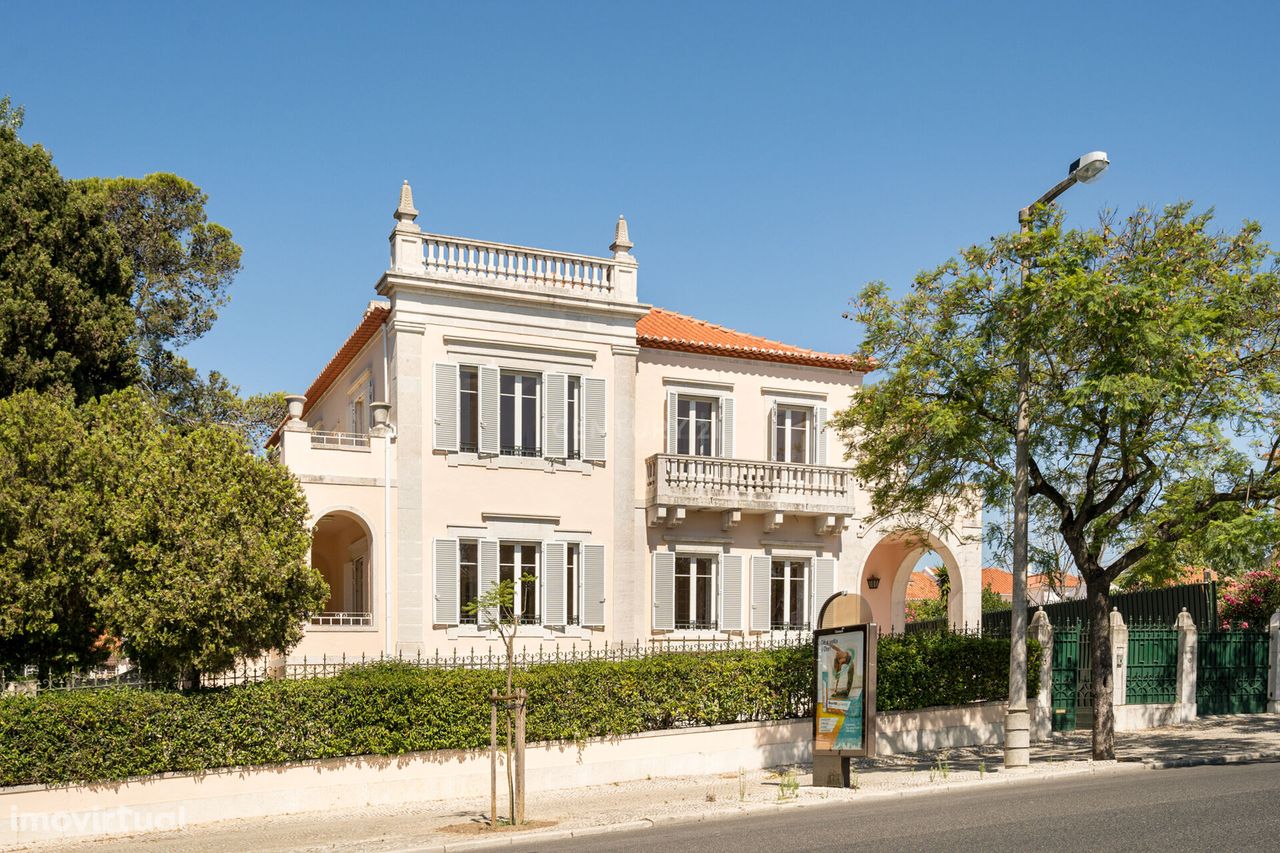 Mansão clássica, casa de família, residência oficial de embaixadores.