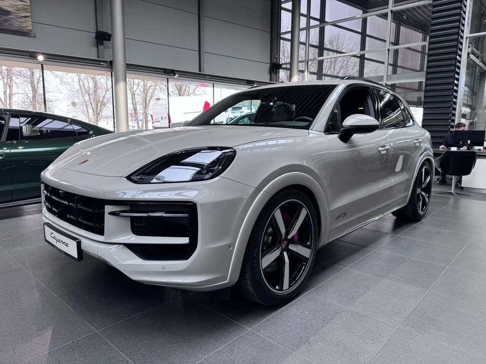 Porsche Cayenne III GTS 2025