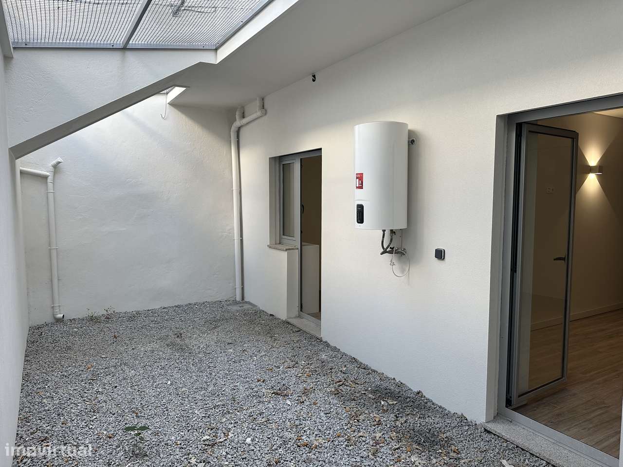 Apartamento T2 totalmente remodelado, com pátio interior - Lapa Porto-12