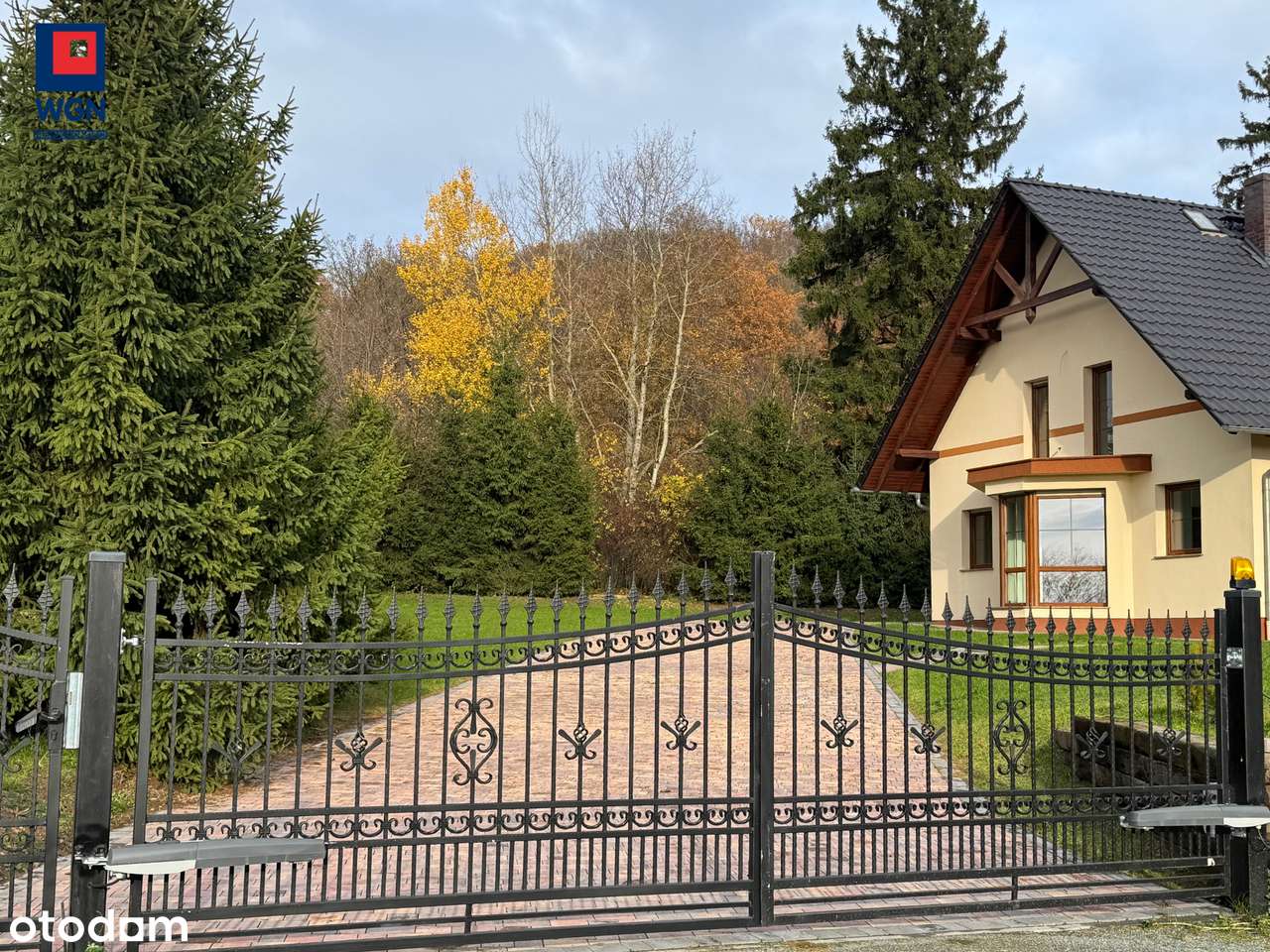 Gustownie wykończony dom w okolicach Kłodzka na sprzedaż.-1