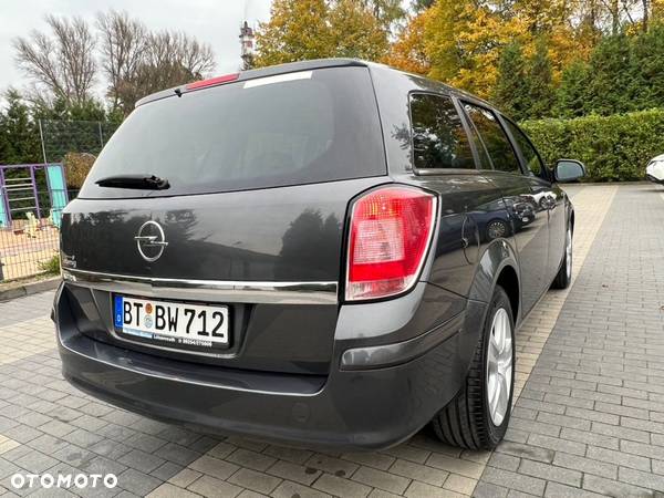 Opel Astra 1.6 150 Jahre - 12