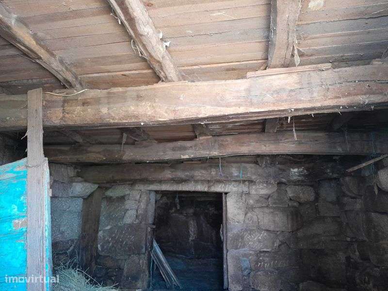 Moradia Rustica em Ruinas com Anexos E Logradouro - Grande imagem: 4/6