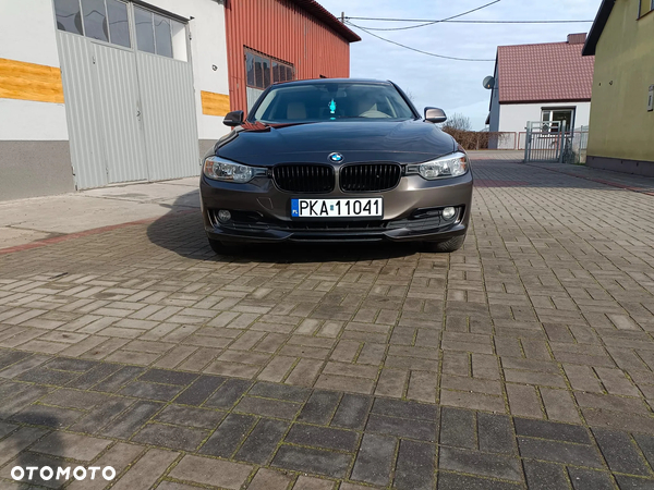 BMW Seria 3 318d DPF Touring Edition Lifestyle - 20