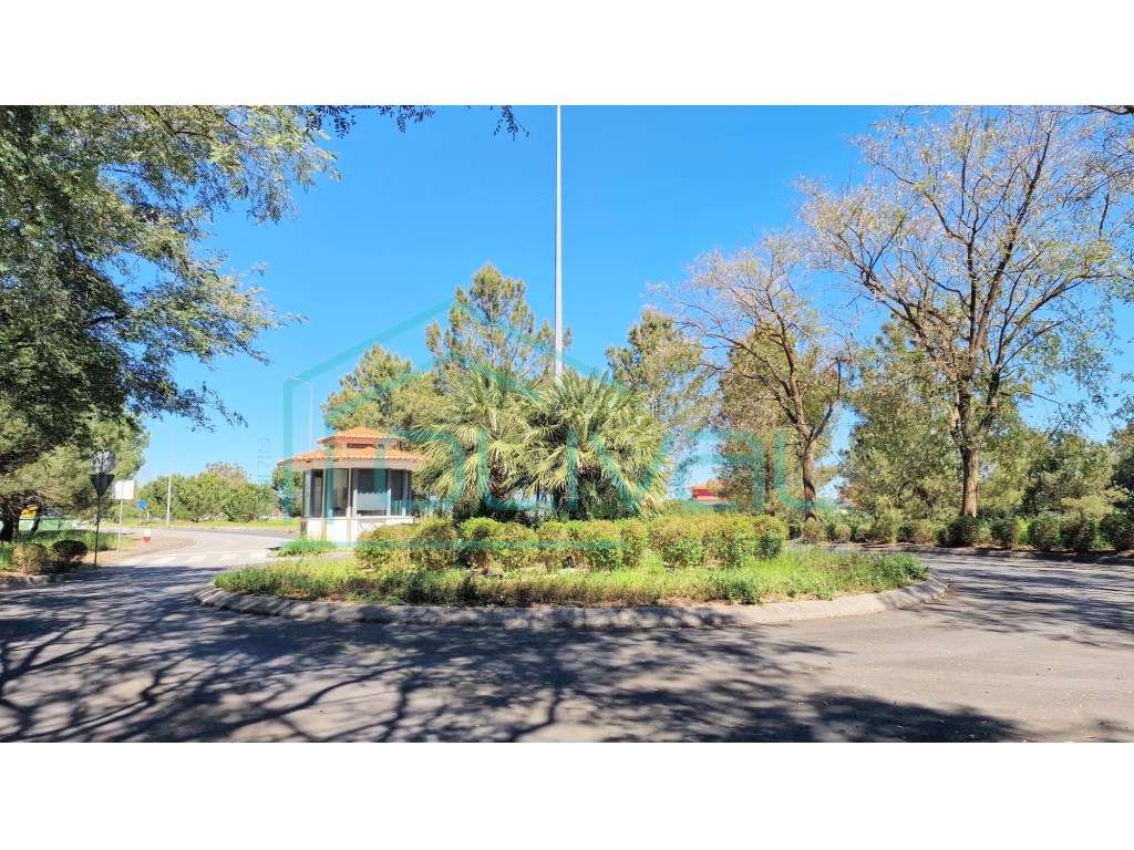 Moradia T5 isolada com piscina Condomínio Privado-0