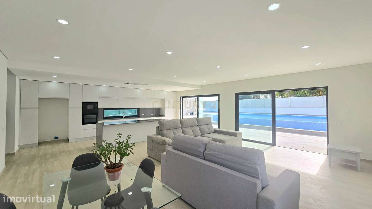 Luxuosa Moradia Nova Em Monte Canelas Portimao
