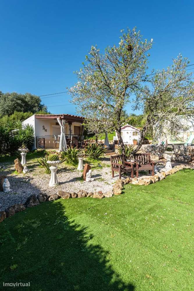 Casa tradicional reformada com grande jardim em Budens-22