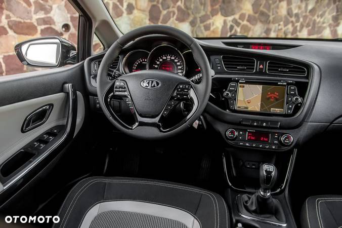 Kia Ceed 1.6 GDI Spirit - 8