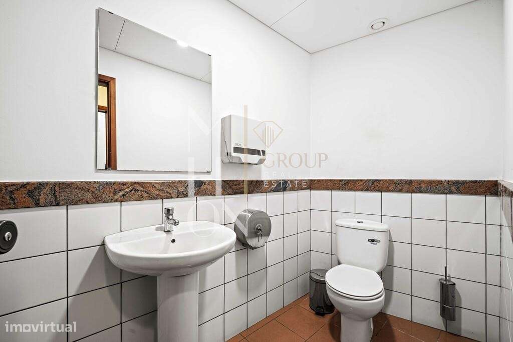 Oportunidade de Investimento Industrial - lote 7.290 m2 com 1.595 m2 d-49