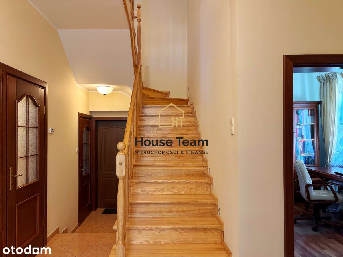 Klasyczny i stylowy dom - Niwy - 251 m2-10