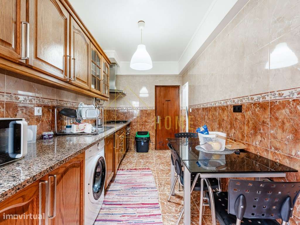 T3 convertido em T4 com Elevador | Junto ao Metro da Reboleira-12