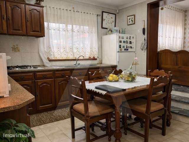 Moradia T3 na Branca com jardim excecional com grande potencial - Grande imagem: 4/17