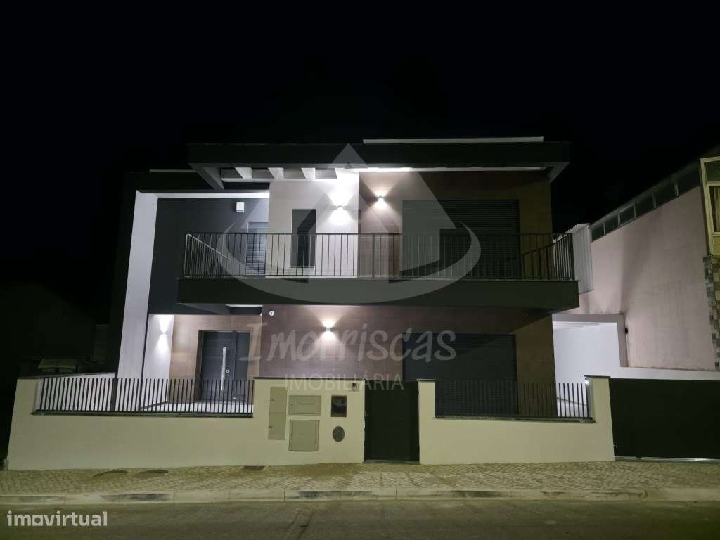 Moradia T3+1 na Portela de Azóia, em Santa Iria de Azóia-37