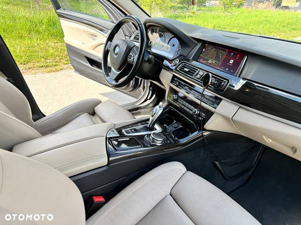 BMW Seria 5 530d xDrive Luxury Line - 11