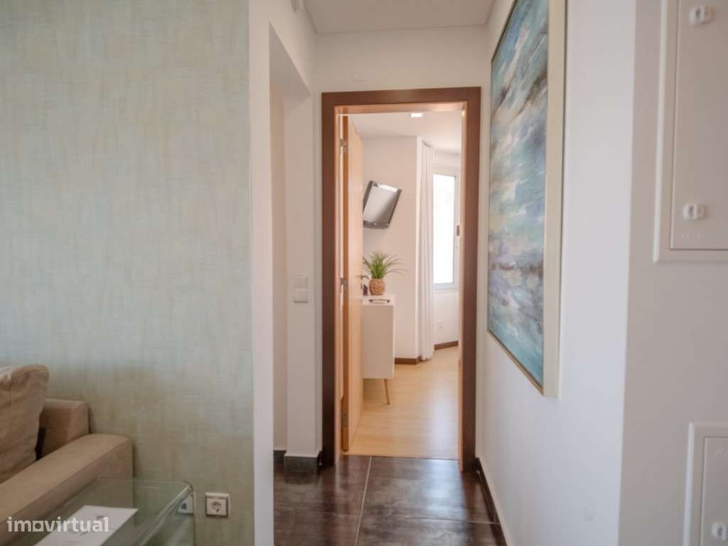 Apartamento T2 com Rooftop e Vista de 360º na Melhor Localização da...-21