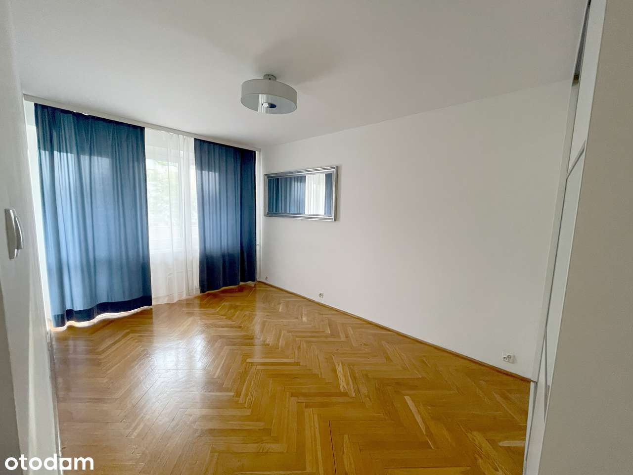 Mieszkanie dwupokojowe z balkonem i piwnicą.