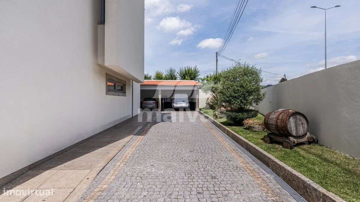 Moradia Gaveto T4-34