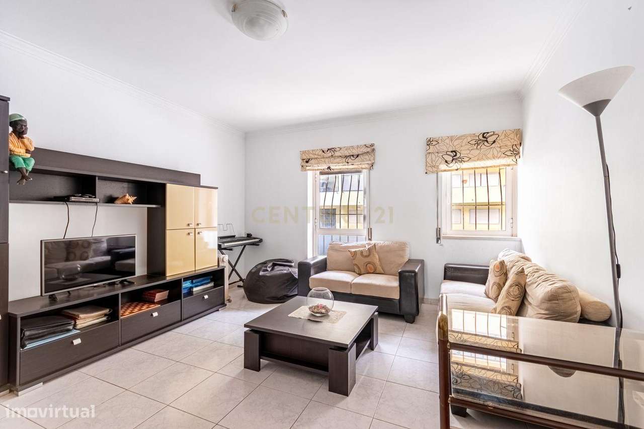 T1 COM EXCELENTE POTENCIAL PARA TRANSFORMAR EM T2  MEM-MARTINS - Grande imagem: 3/18