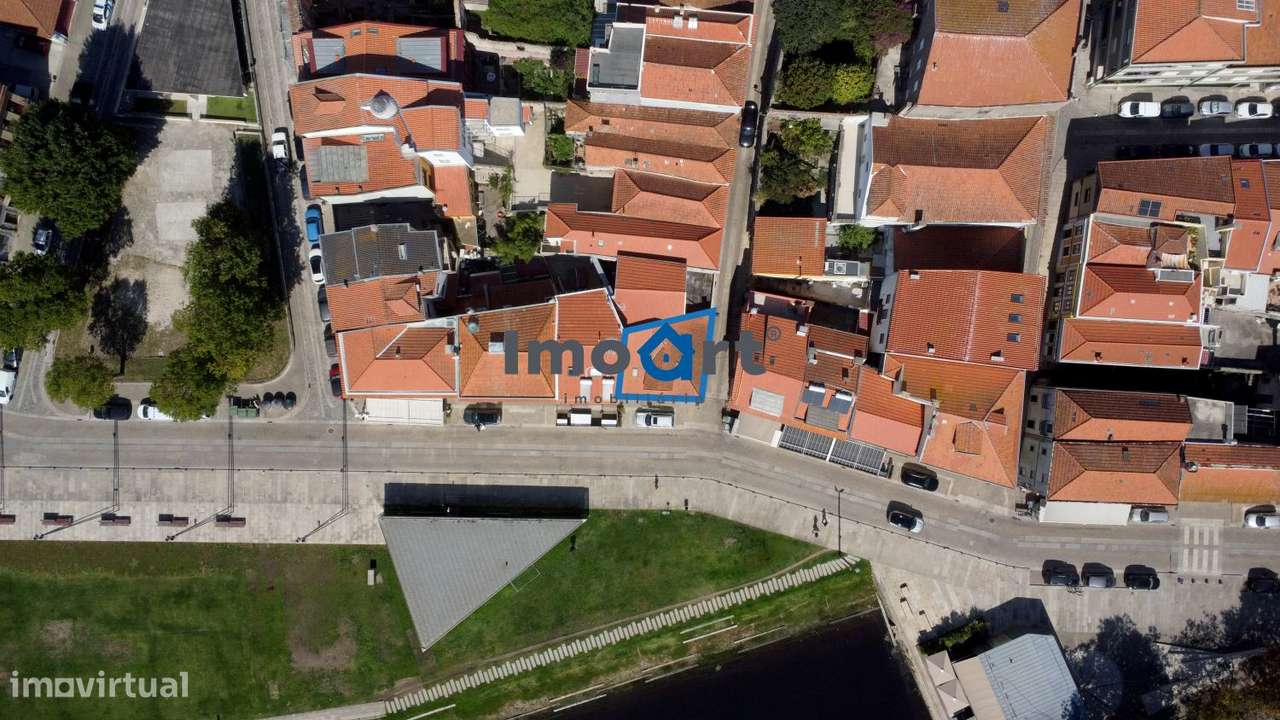 Prédio misto em frente ao Rio e Marina de Vila de Conde, com projeto-15