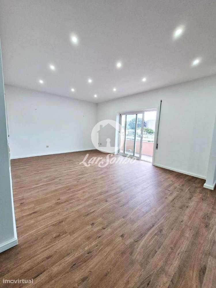 Apartamento T3, totalmente renovado, com Box, Águas Santas, Maia-5