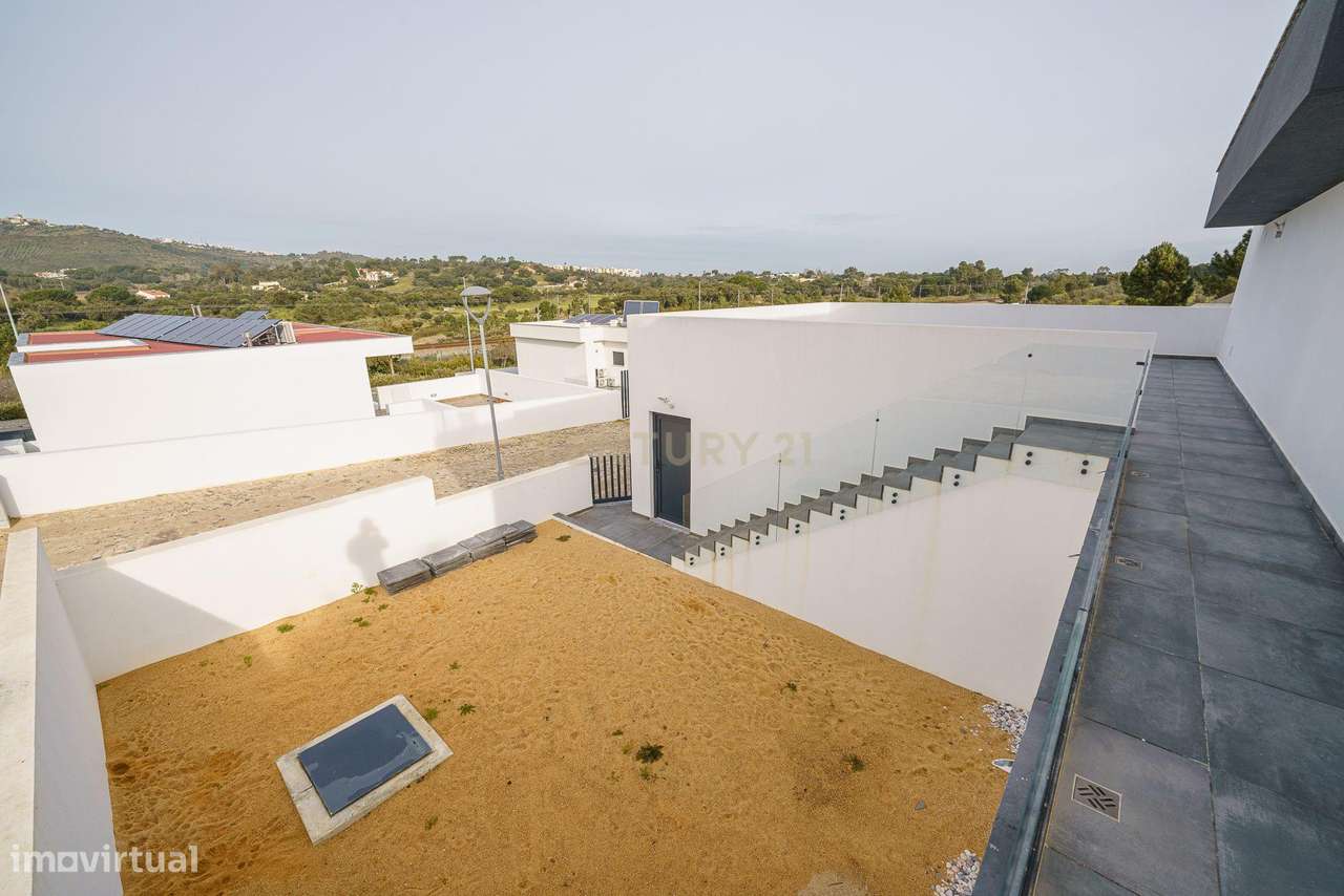 Moradia T3 Térrea a estrear com piscina e vista Serra-Setúbal-14