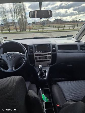 Toyota Corolla Verso - 8