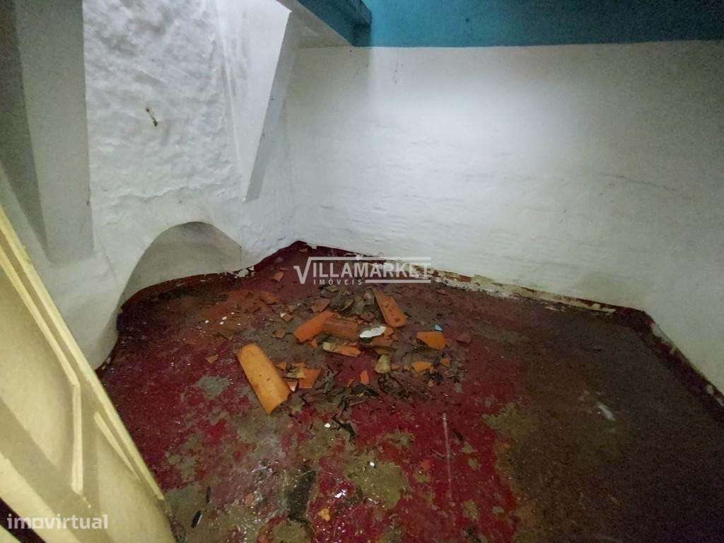 Moradia térrea de tipologia T2 +1 da banca situada em São Aleixo da Re-8