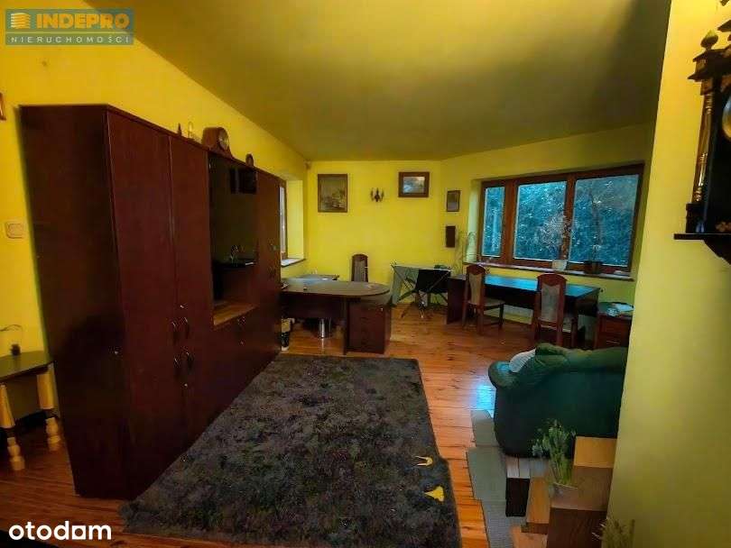 Zielona enklawa w mieście – dom z potencjałem!-13