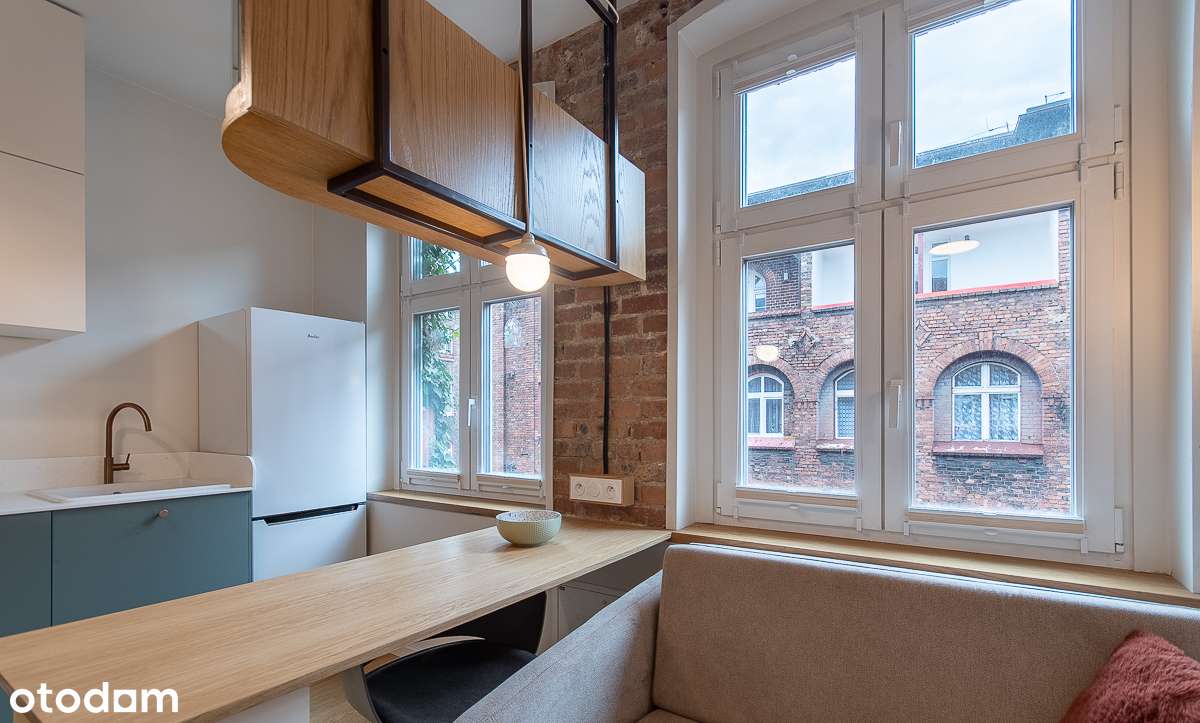 Nietuzinkowa kawalerka na zabytkowym Nikiszowcu-5