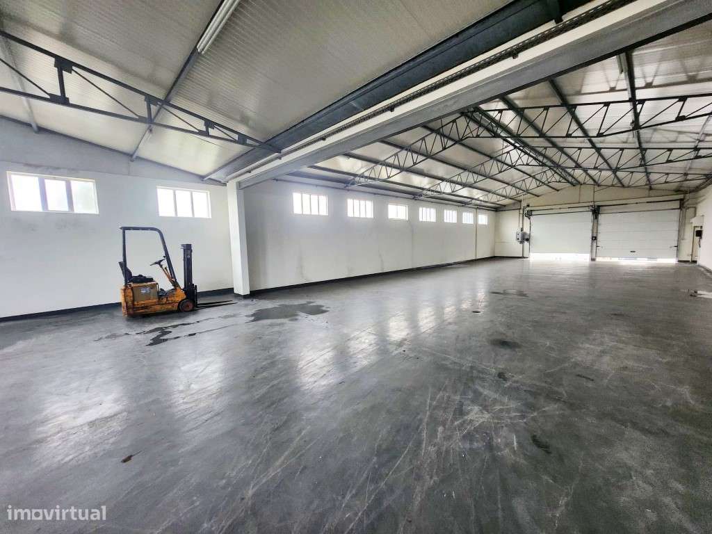 Armazém Renovado com Excelentes Acessos - Grande imagem: 4/27