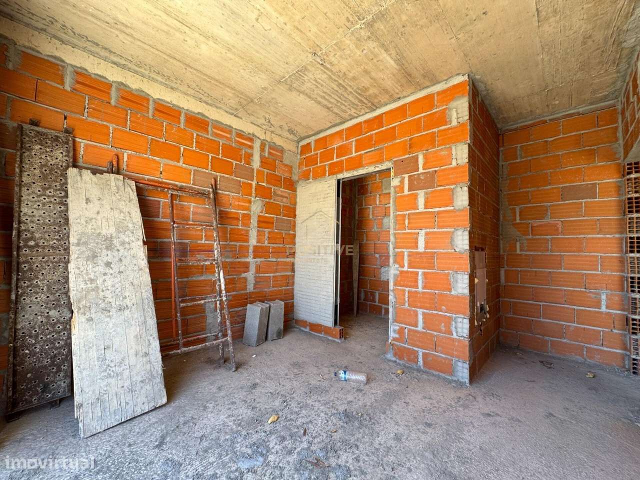 Nova Moradia T4 com Piscina na Vila de Azeitão-24