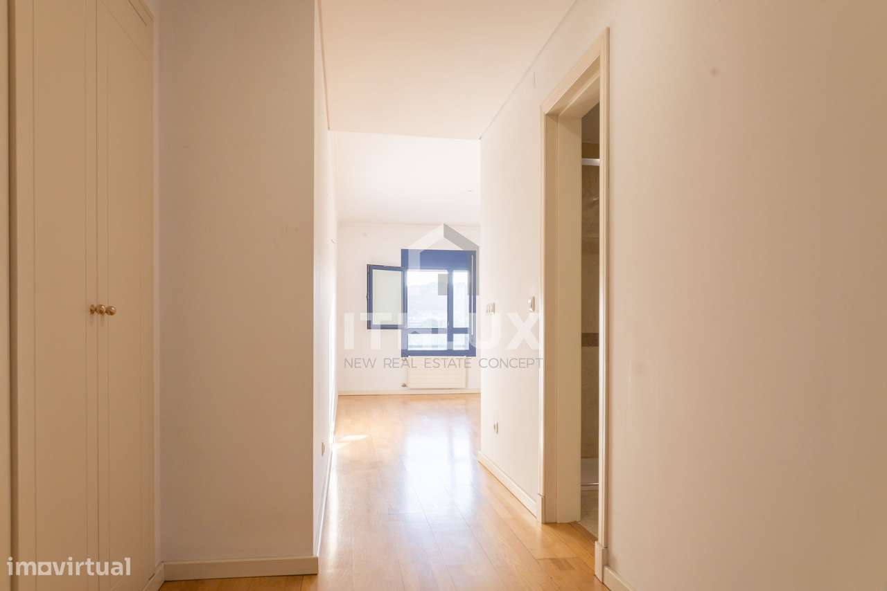 T3 Renovado nos Twin Towers – Campolide, Lisboa-50