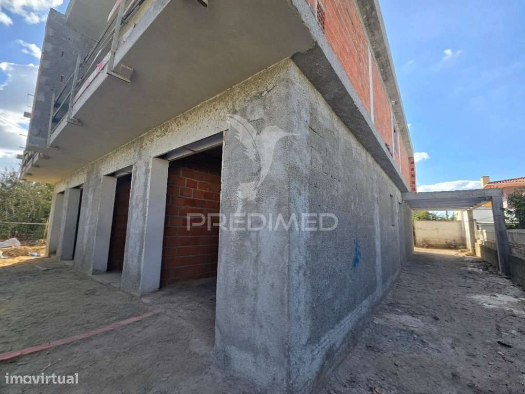 Moradia Gem. T4, c/3 Suites e Piscina, em Fernão Ferro - Grande imagem: 4/34