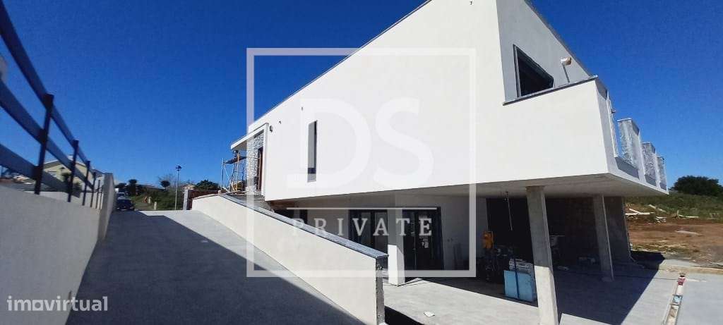 Moradia de arquitetura contemporânea com estacionamento-14