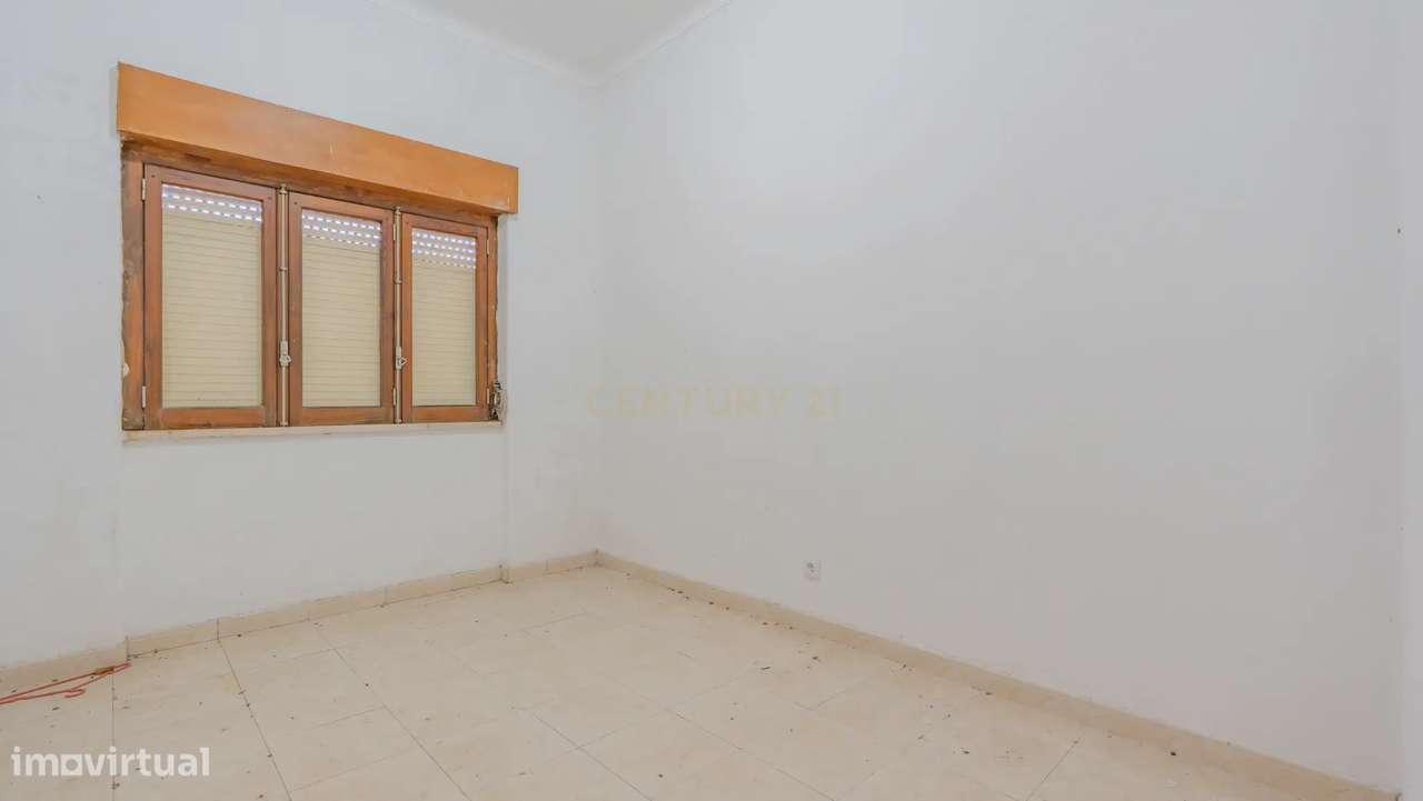 Moradia Isolada com Terreno de 1041 m² – Um Mundo de Possibilidades!-11