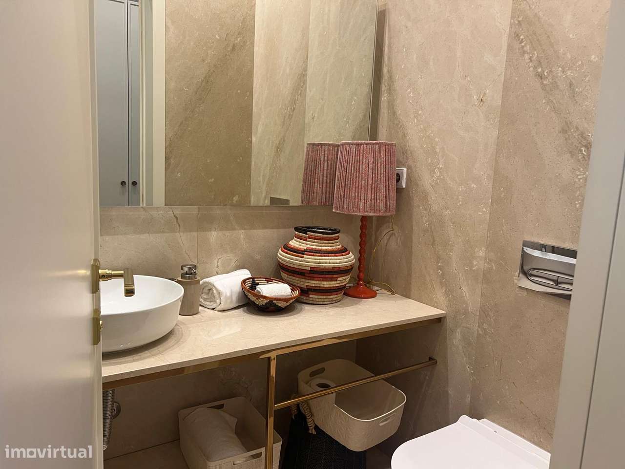 T0 luxuoso, mobilado e equipado, no centro-15