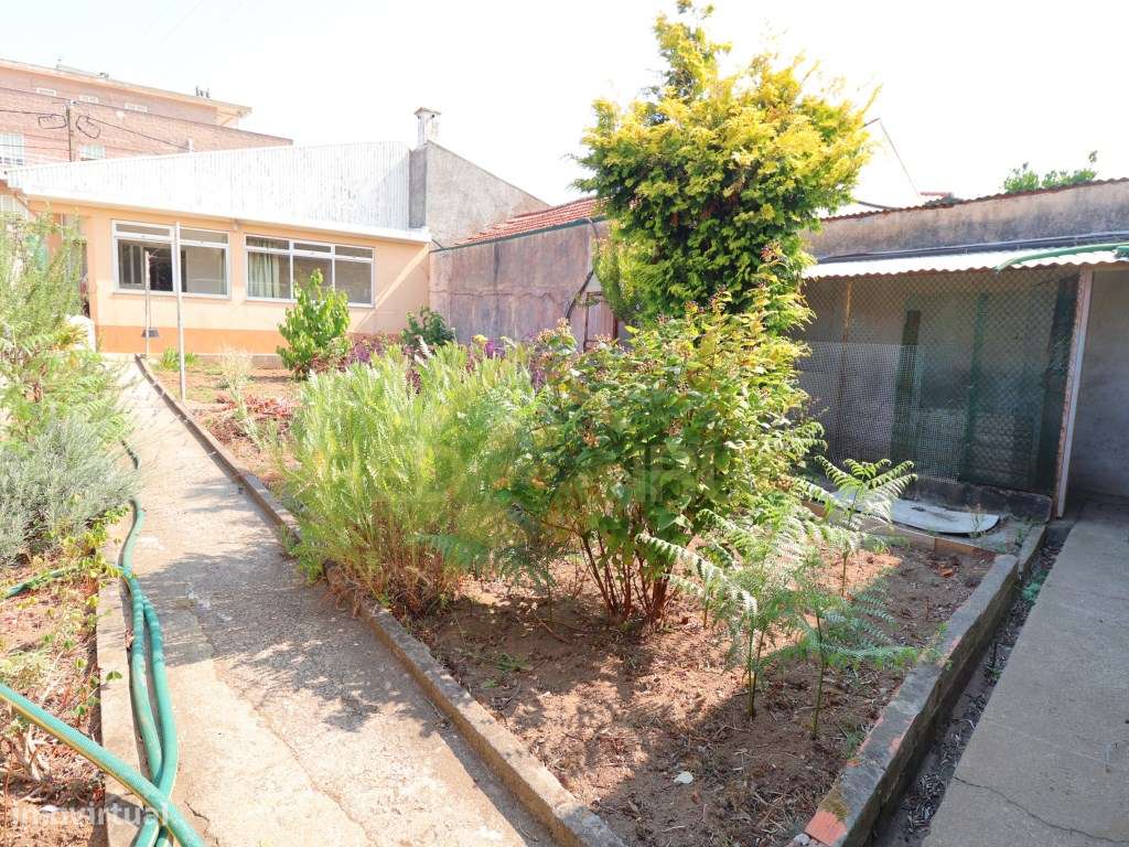 EXCELENTE MORADIA TERREA COM TERRENO E ANEXOS ARCOZELO - Grande imagem: 4/28