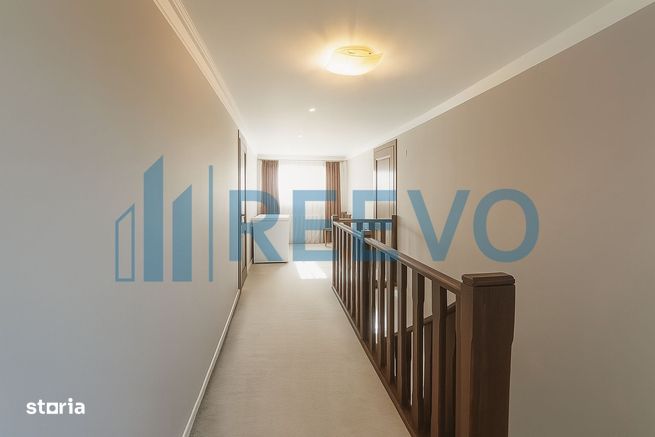 Proprietate Premium cu Două Case și Piscină în Hemeiuș-11