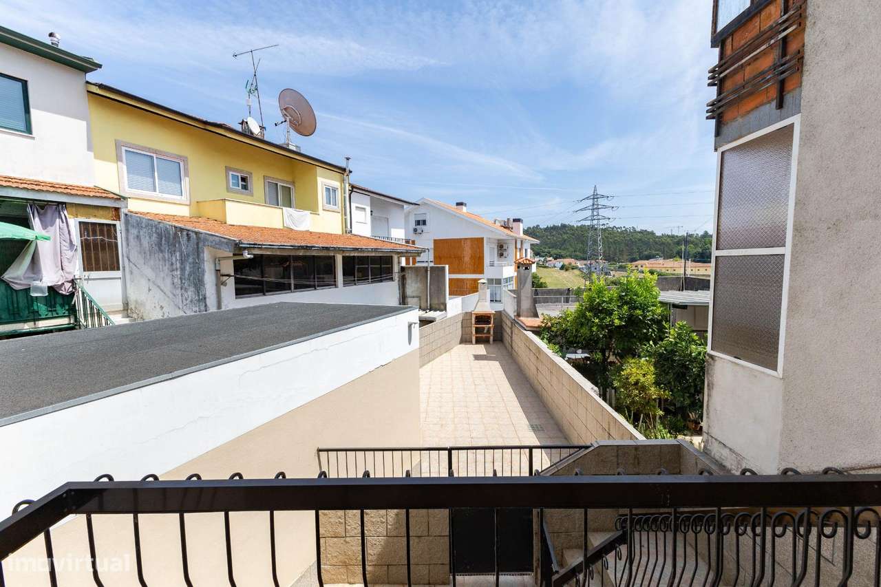 Moradia T3+1 Renovada em Fânzeres (Seixo).Garagem, Jardim e...-3