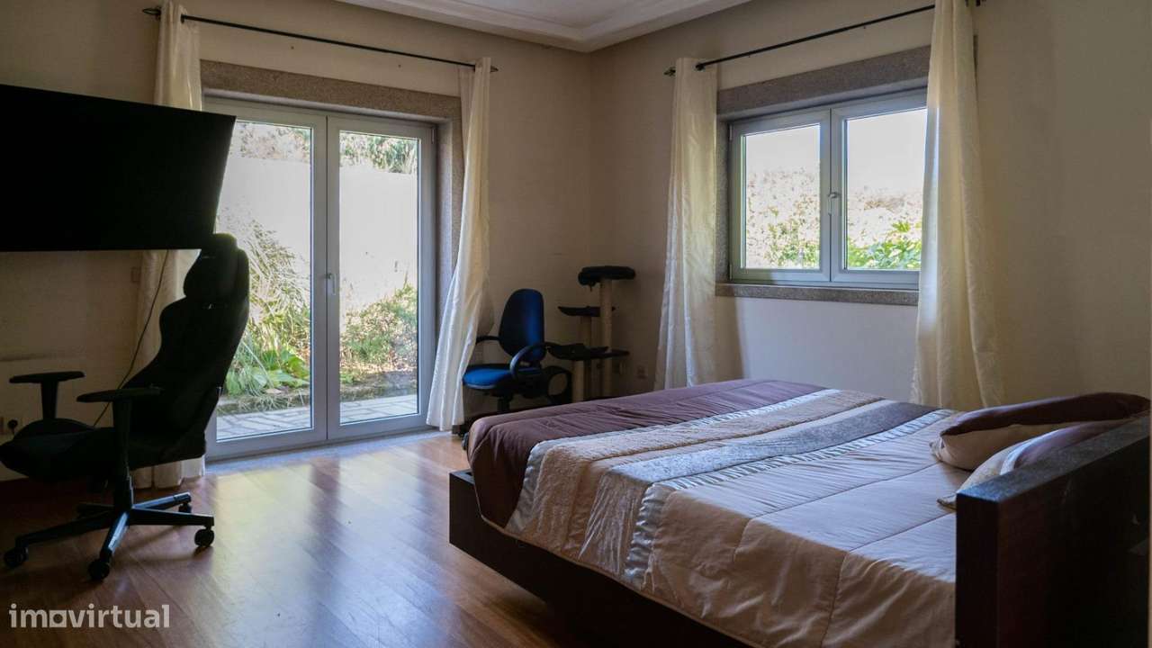 Moradia Térrea de 596m2 em Terreno de 10.000m2 | Paços de...-25