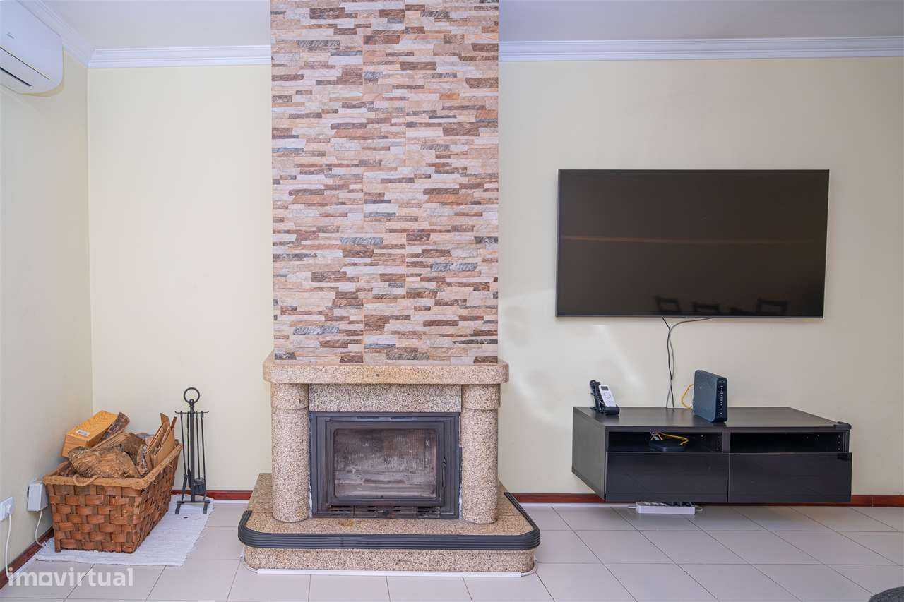 Apartamento T4 em Barcelos – Espaço, Conforto e Excelente Varanda!-8