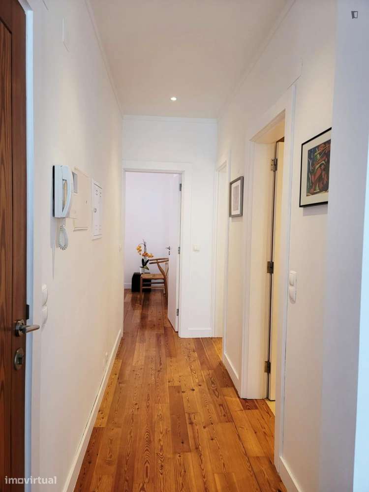 Apartamento com 1 quartos - localizado em São Bento Lisbon - Grande imagem: 2/10