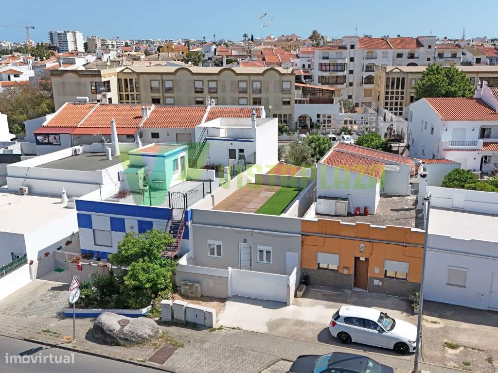 Moradia T2 Renovada em Portimão com Terraço e Espaço Exterior-26