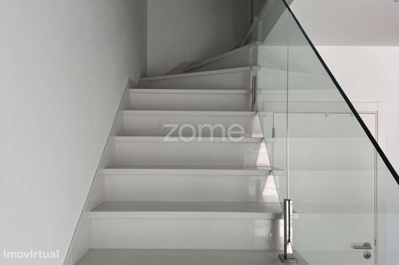 Moradia T4 com 2 Suites-15