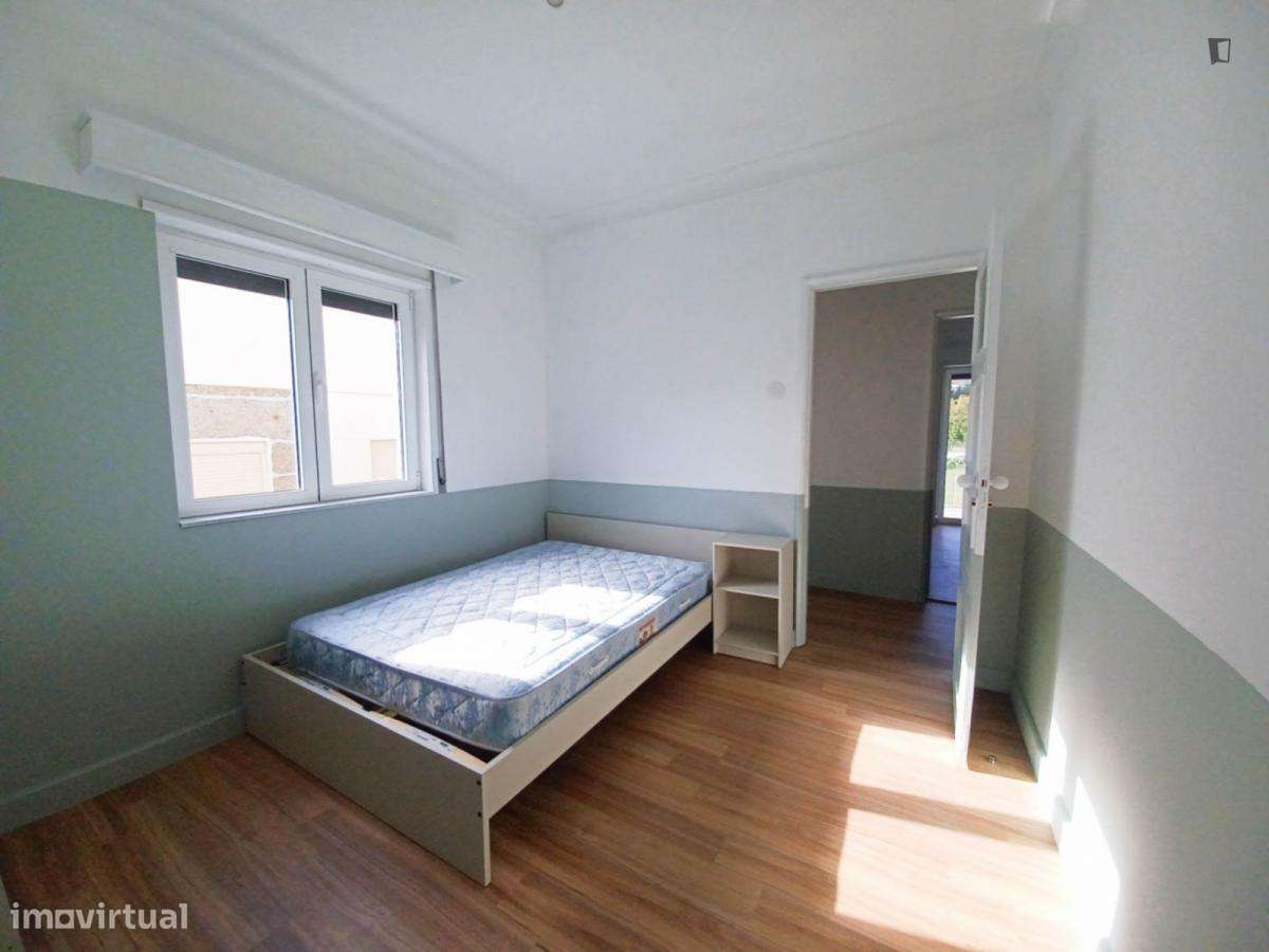 Quarto - localizado em Guimaraes - Grande imagem: 5/6